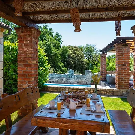 Villa Gora *