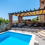 Gora فيلة *